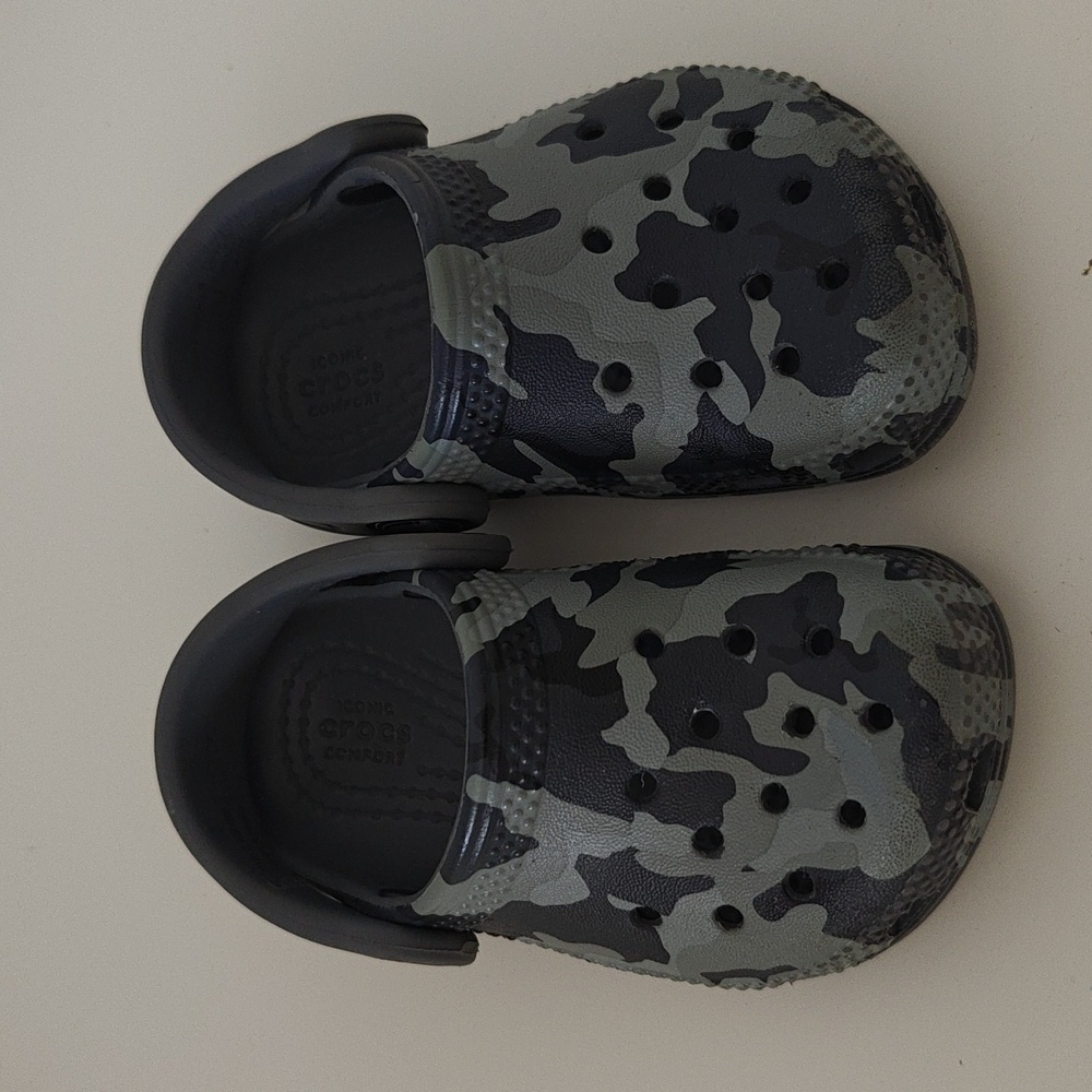 Baby camo clog crocs